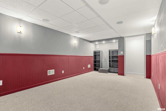 1415 N PARKWAY Drive, Pekin, IL 61554