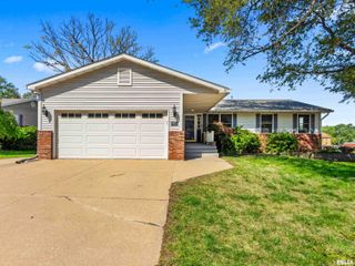 1415 N PARKWAY Drive, Pekin, IL 61554