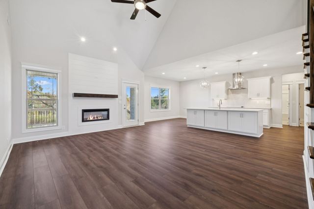 2895 Cooper Creek Rd, Woodlawn, TN 37191