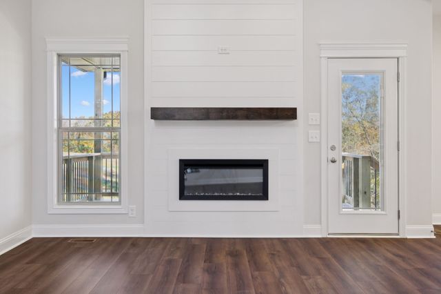 2895 Cooper Creek Rd, Woodlawn, TN 37191