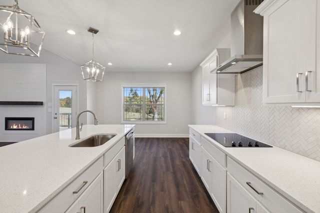 2895 Cooper Creek Rd, Woodlawn, TN 37191