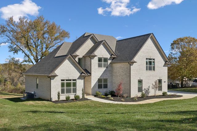 2895 Cooper Creek Rd, Woodlawn, TN 37191