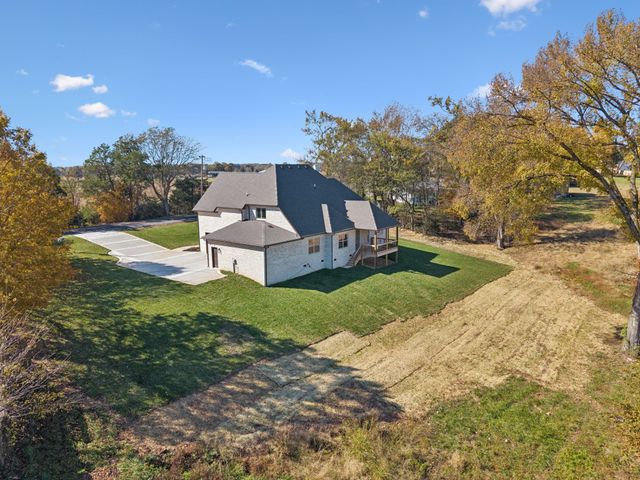 2895 Cooper Creek Rd, Woodlawn, TN 37191