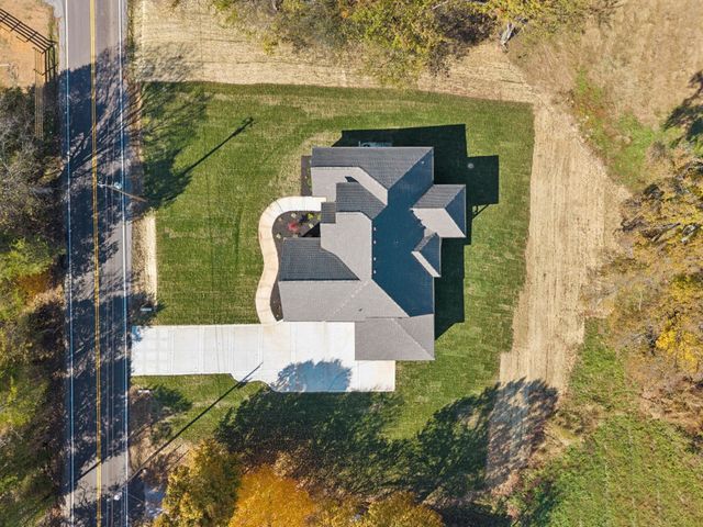 2895 Cooper Creek Rd, Woodlawn, TN 37191