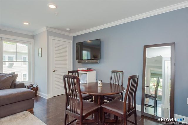 2 Bishop Road 201, West Hartford, CT 06119