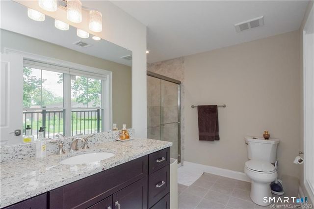 2 Bishop Road 201, West Hartford, CT 06119