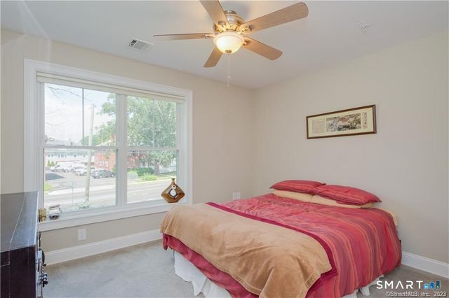 2 Bishop Road 201, West Hartford, CT 06119