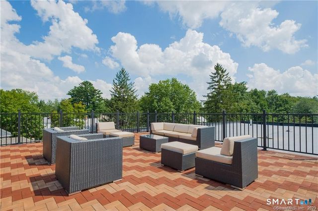 2 Bishop Road 201, West Hartford, CT 06119