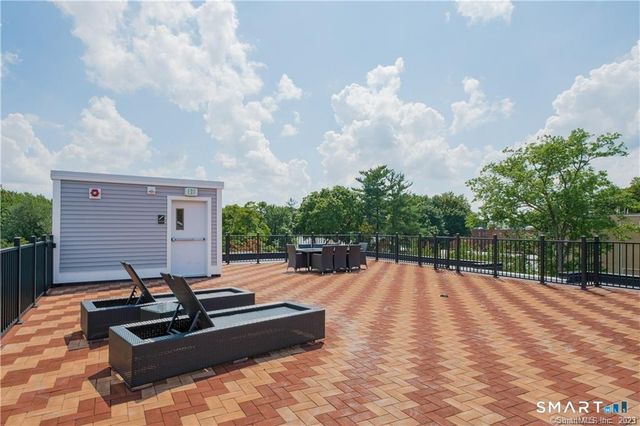 2 Bishop Road 201, West Hartford, CT 06119