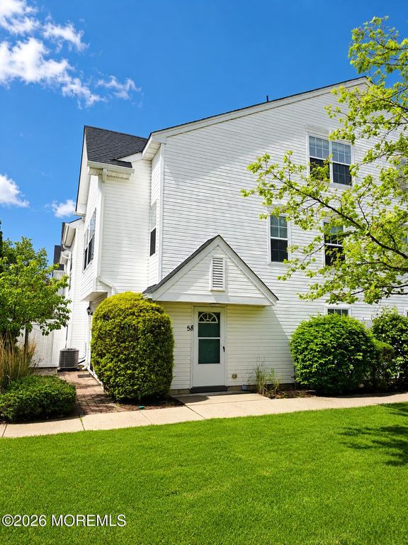 58 Madison Court, Tinton Falls, NJ 07712