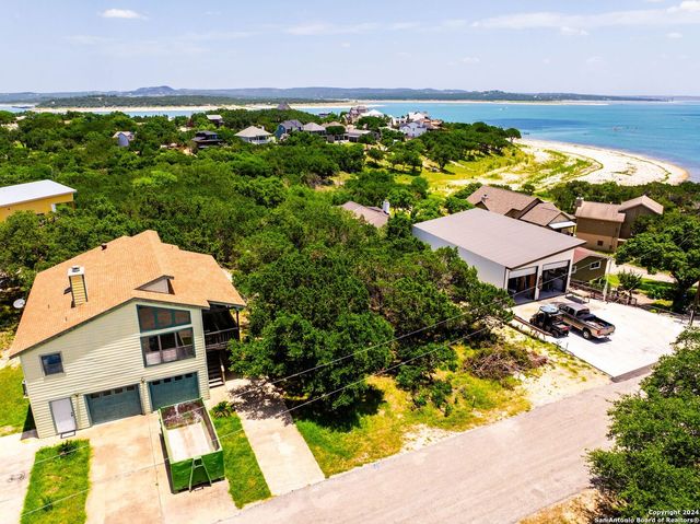 1216 LAKEBREEZE DR, Canyon Lake, TX 78133