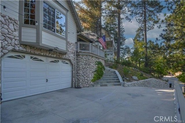 196 N Fairway, Lake Arrowhead, CA 92391