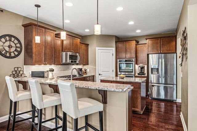 1179 Maple Lane W, Roseville, MN 55113