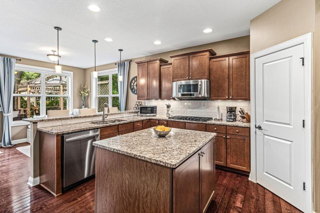 1179 Maple Lane W, Roseville, MN 55113
