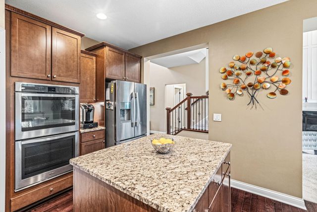 1179 Maple Lane W, Roseville, MN 55113