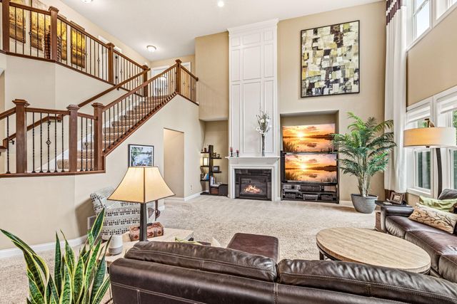 1179 Maple Lane W, Roseville, MN 55113
