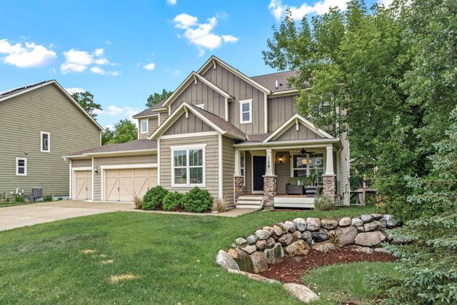 1179 Maple Lane W, Roseville, MN 55113
