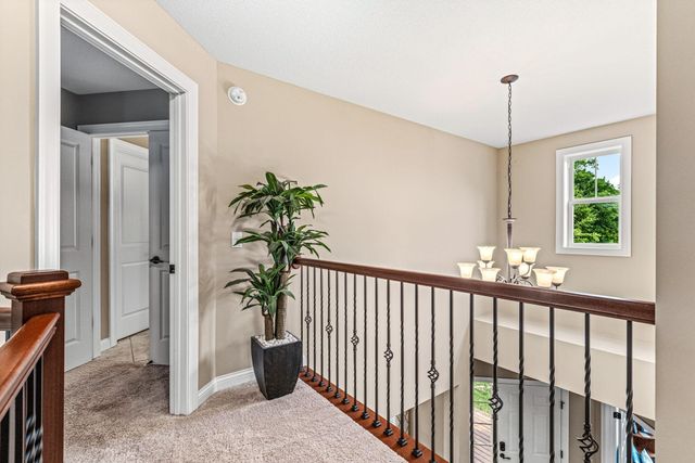 1179 Maple Lane W, Roseville, MN 55113
