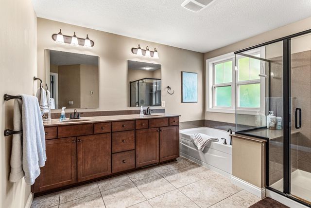 1179 Maple Lane W, Roseville, MN 55113