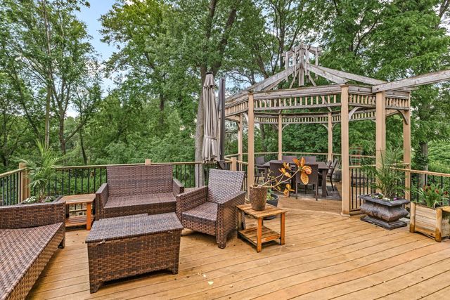 1179 Maple Lane W, Roseville, MN 55113