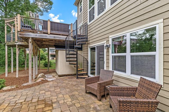 1179 Maple Lane W, Roseville, MN 55113