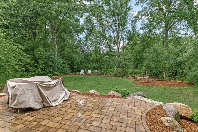 1179 Maple Lane W, Roseville, MN 55113