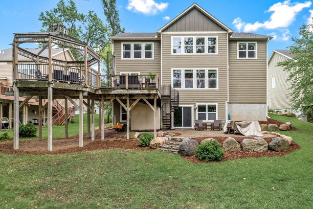 1179 Maple Lane W, Roseville, MN 55113