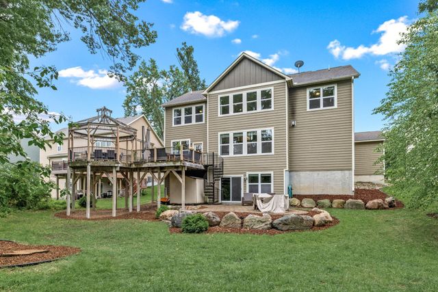 1179 Maple Lane W, Roseville, MN 55113
