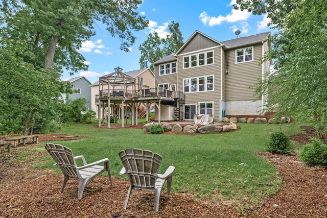1179 Maple Lane W, Roseville, MN 55113