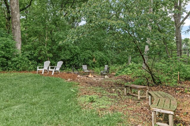 1179 Maple Lane W, Roseville, MN 55113