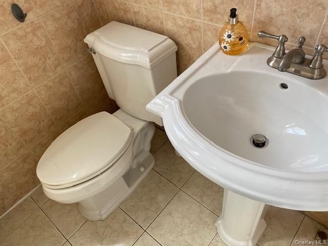 247-10 76th Avenue 2nd fl, Bellerose, NY 11426