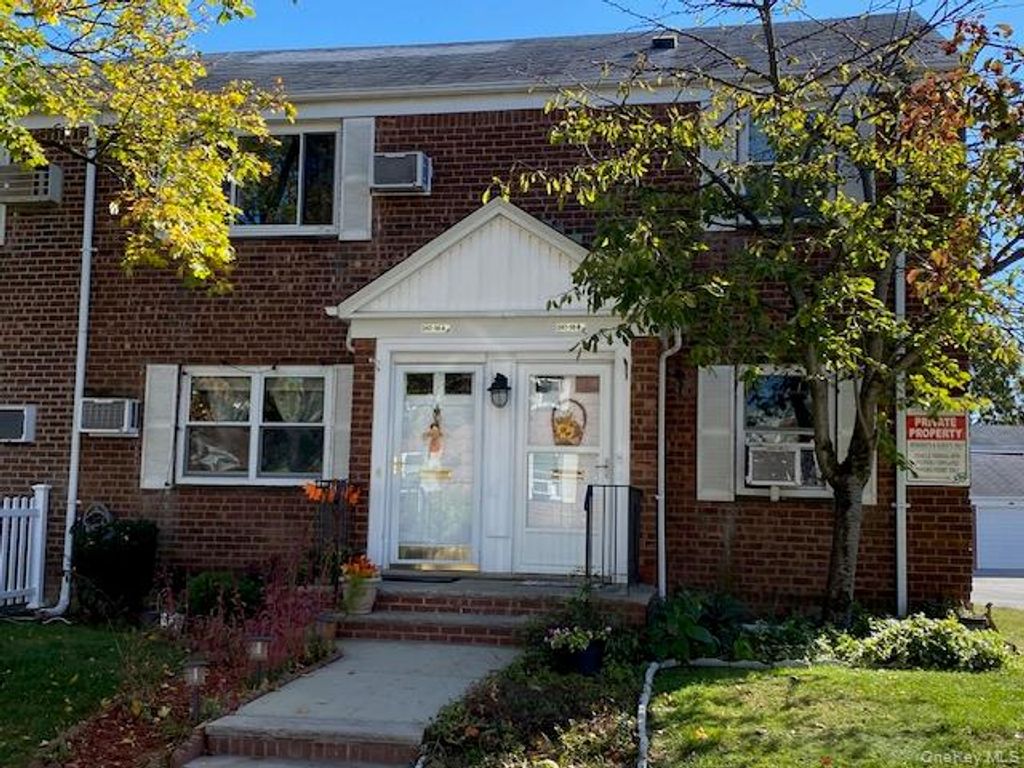 247-10 76th Avenue 2nd fl, Bellerose, NY 11426