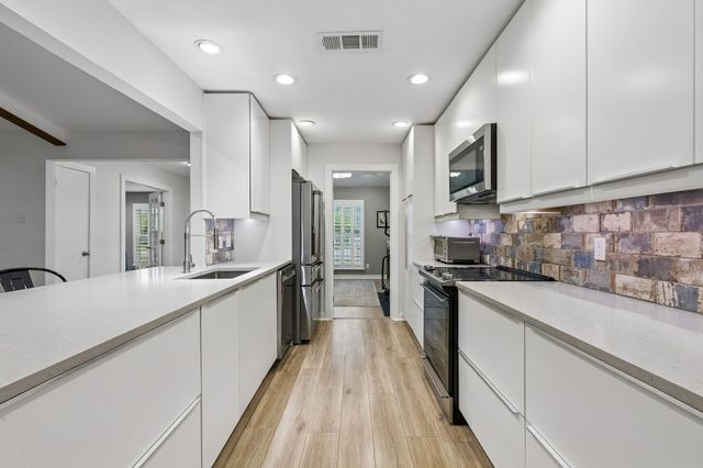 3781 Weeburn Drive, Dallas, TX 75229