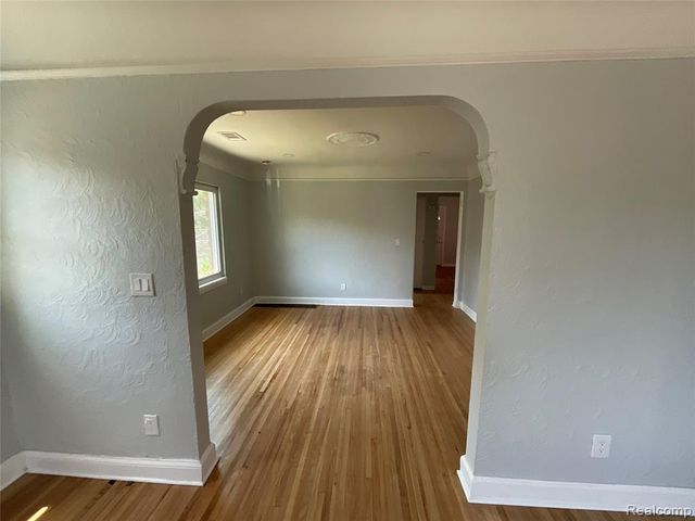17165 Wisconsin Street, Detroit, MI 48221