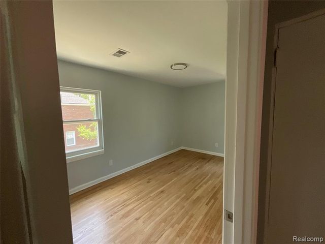 17165 Wisconsin Street, Detroit, MI 48221