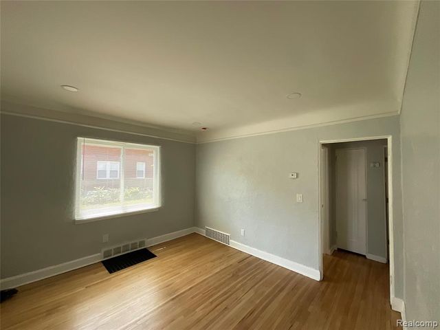 17165 Wisconsin Street, Detroit, MI 48221