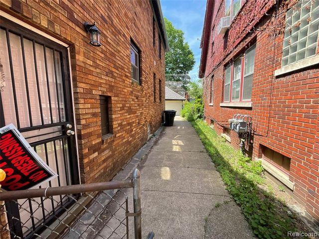 17165 Wisconsin Street, Detroit, MI 48221