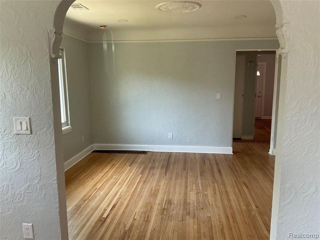 17165 Wisconsin Street, Detroit, MI 48221