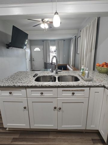 375 W Fir Avenue, Pinedale, CA 93650