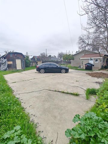 375 W Fir Avenue, Pinedale, CA 93650