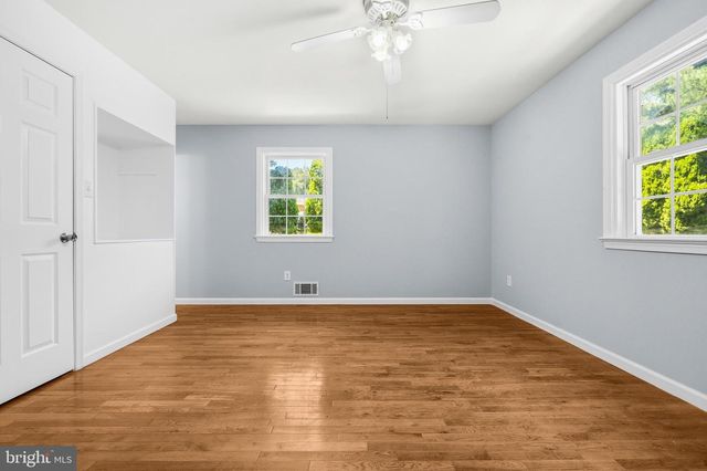 4915 POWELL RD, Fairfax, VA 22032