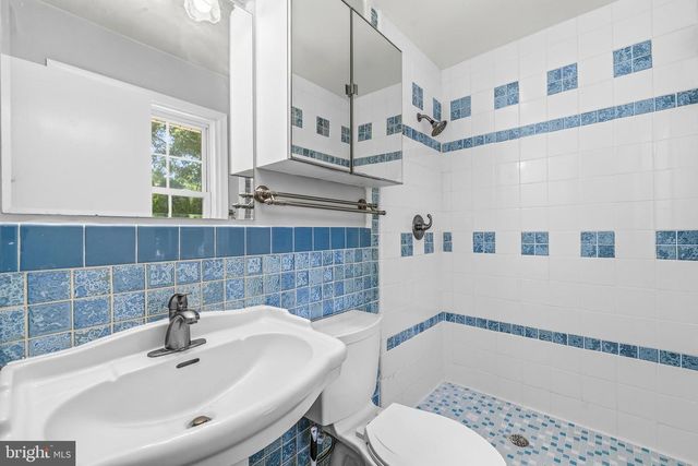 4915 POWELL RD, Fairfax, VA 22032