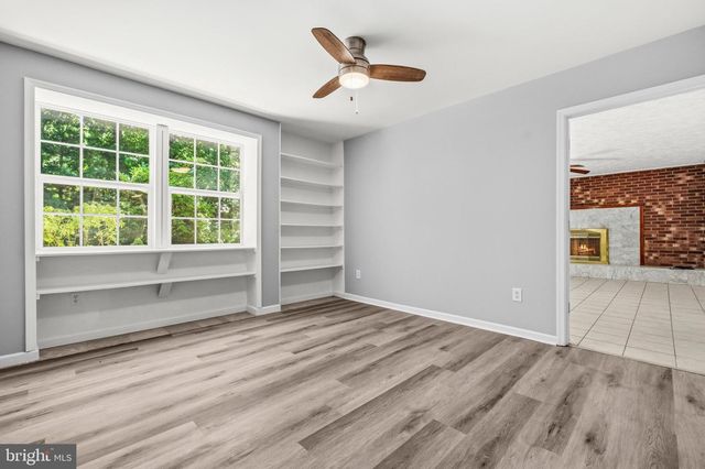4915 POWELL RD, Fairfax, VA 22032