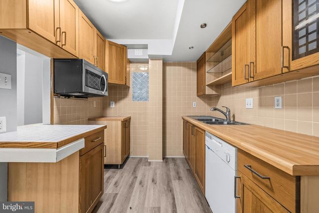 4915 POWELL RD, Fairfax, VA 22032