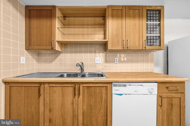 4915 POWELL RD, Fairfax, VA 22032