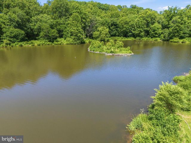 4915 POWELL RD, Fairfax, VA 22032