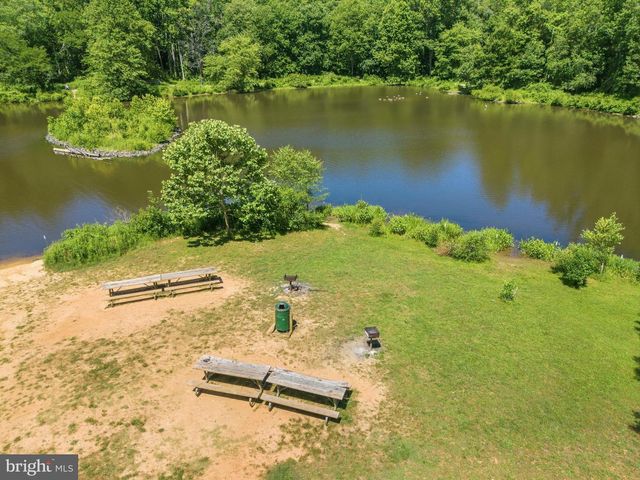 4915 POWELL RD, Fairfax, VA 22032