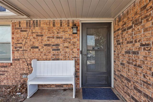 1605 Glenwood Drive, Moore, OK 73160