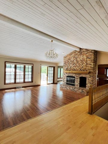12445 North LANE, New Berlin, WI 53151