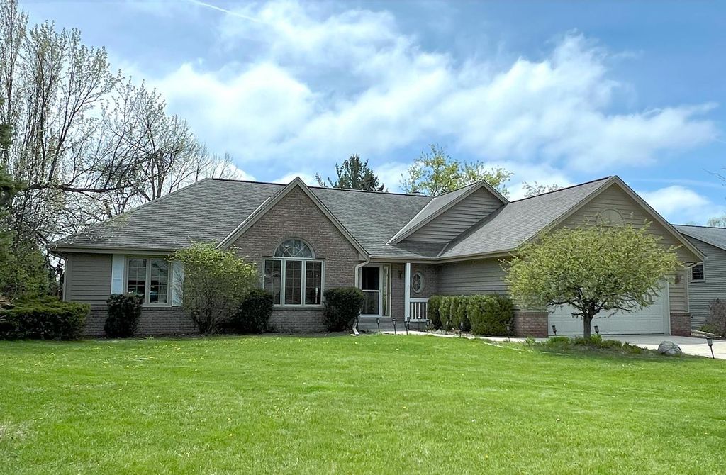 12445 North LANE, New Berlin, WI 53151